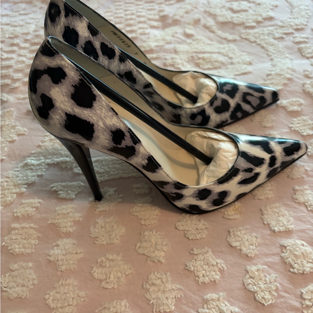 New Stuart Weitzman 7 Black And White Animal Print Heels